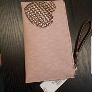 Michael kors Heart Wristlet